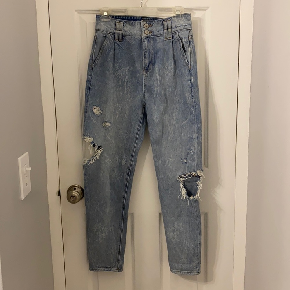 Light Wash Mom/Boyfriend Jeans